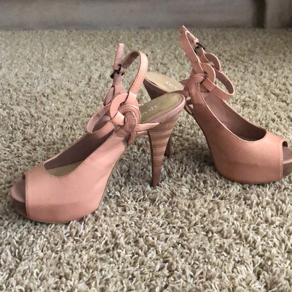 Levity Heels - Picture 2 of 4